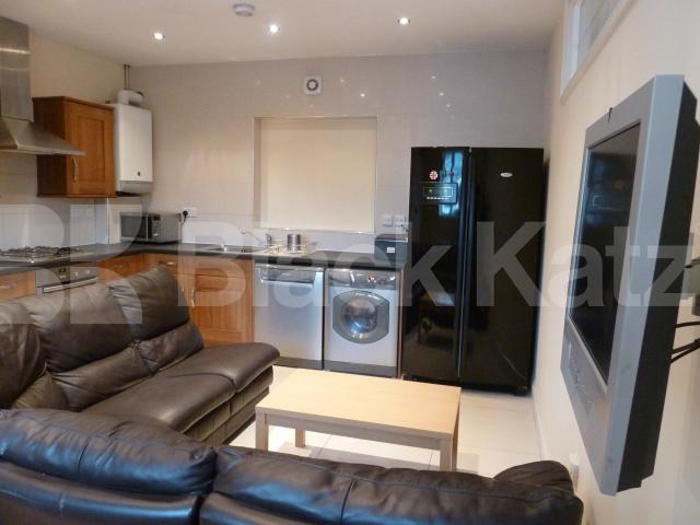 			RENT IS INCLUSIVE OF ALL BILLS!, 4 Bedroom, 1 bath, 1 reception Flat			 Camden Road, CAMDEN-CALEDONIAN ROAD